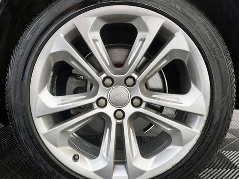 Used 2017 Audi Q3 2.0T Prestige w/ Prestige Package image 3