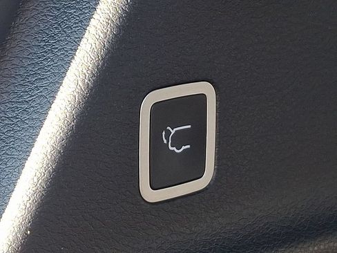 Used 2025 Chrysler Pacifica Select FWD image 33