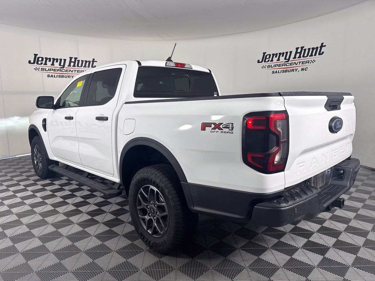 Used 2025 Ford Ranger XLT w/ FX4 Off-Road Package AWD/4WD image 9