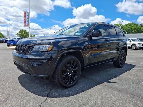 Certified 2019 Jeep Grand Cherokee Altitude AWD/4WD image 3