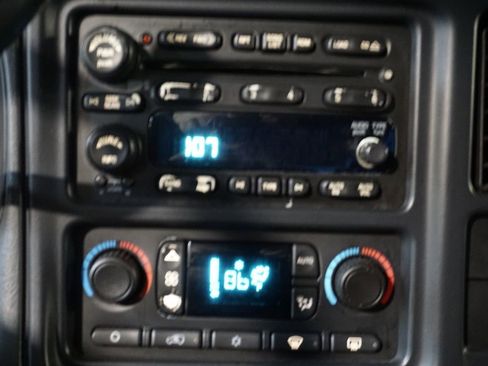Used 2006 GMC Yukon XL SLT w/ SLT Preferred Equipment Group AWD/4WD image 16