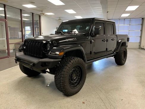 Used 2023 Jeep Gladiator Sport AWD/4WD image 4