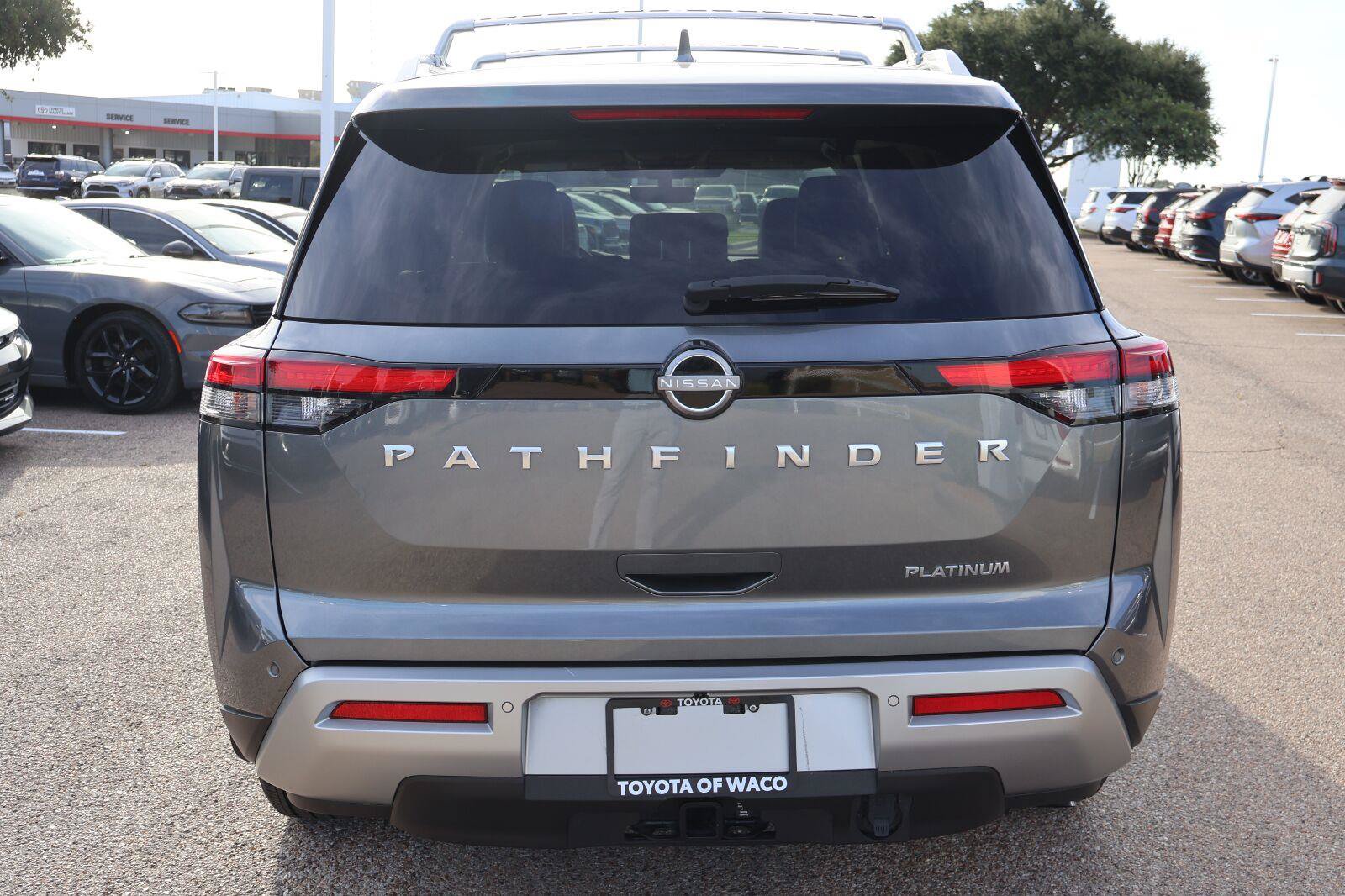 Used 2025 Nissan Pathfinder Platinum w/ Cargo Package FWD image 4