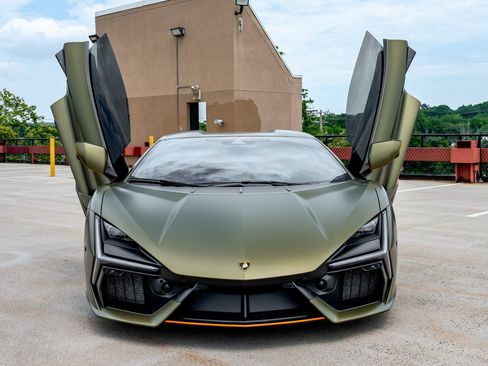 Used 2025 Lamborghini Revuelto AWD/4WD image 20