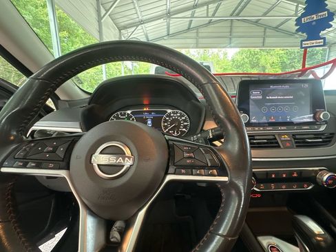 Used 2023 Nissan Altima 2.5 SR FWD image 12
