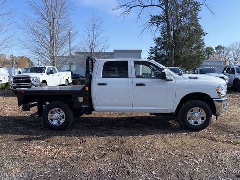 Used 2024 RAM 2500 Tradesman w/ Chrome Appearance Group AWD/4WD image 13