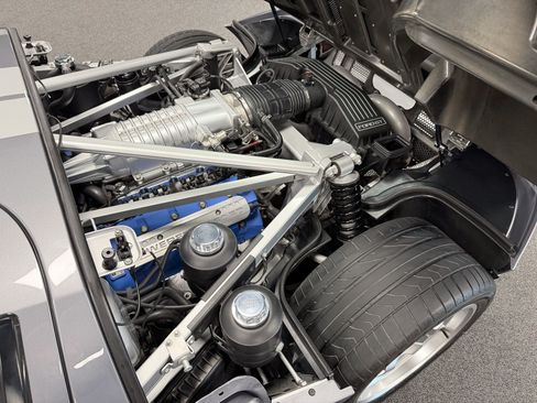 Used 2006 Ford GT RWD image 11