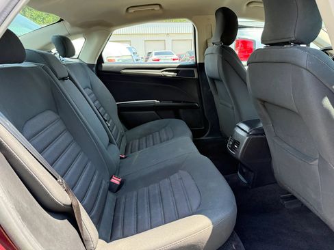 Used 2017 Ford Fusion SE FWD image 20