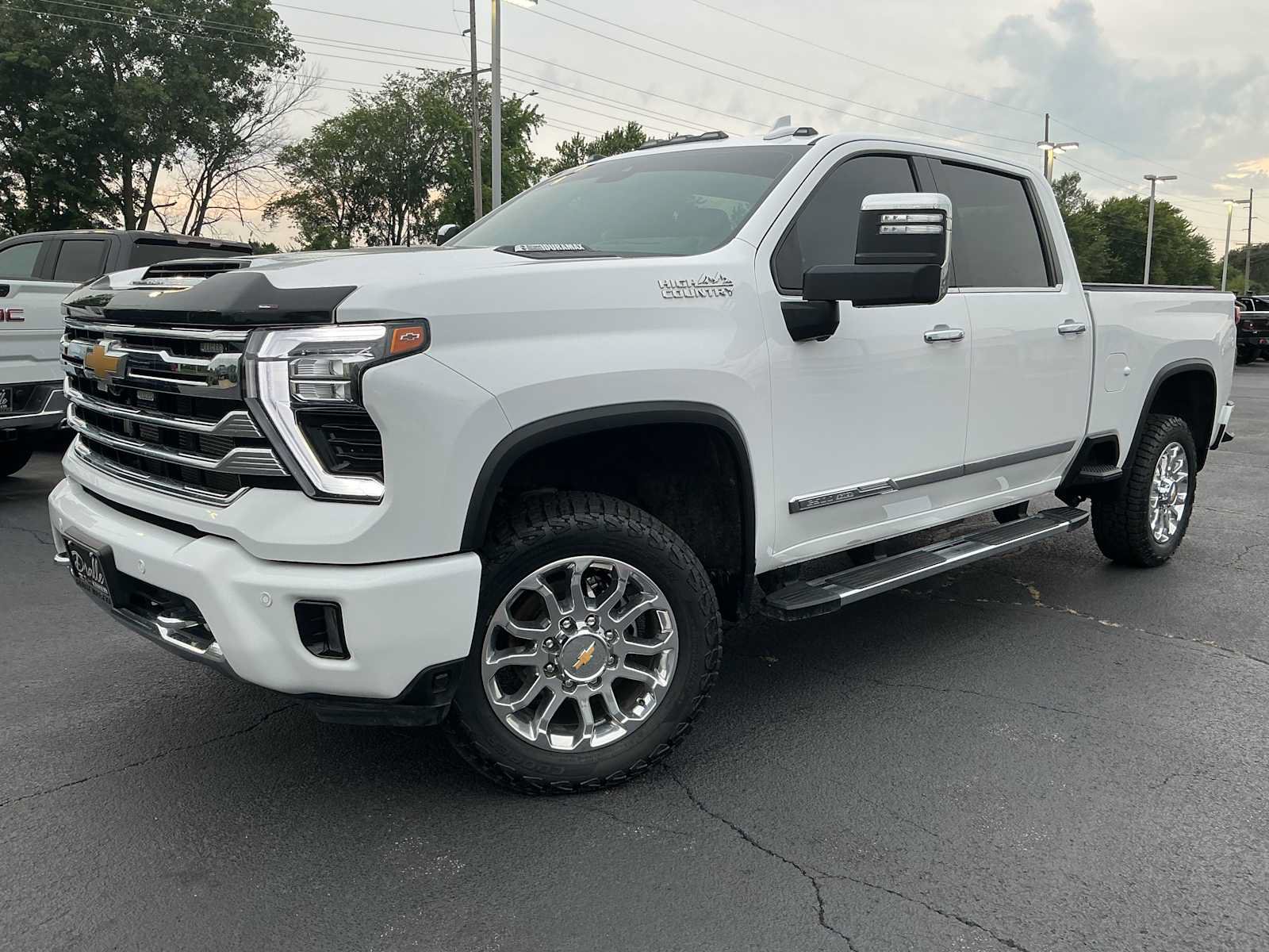 Used 2024 Chevrolet Silverado 2500 High Country w/ High Country Premium Package AWD/4WD image 3