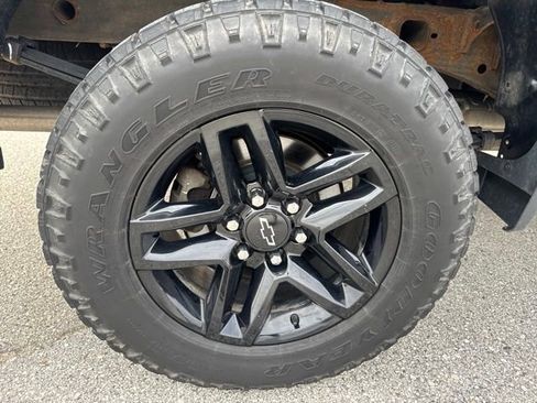 Used 2021 Chevrolet Silverado 1500 Custom Trail Boss AWD/4WD image 17