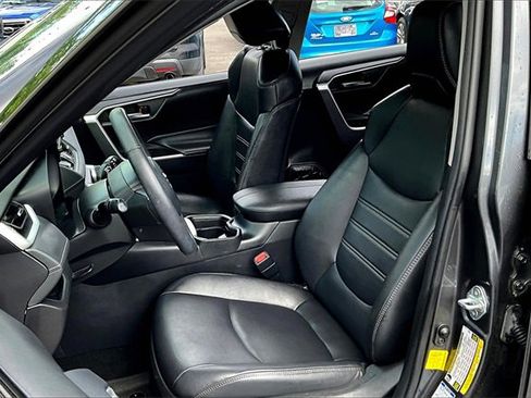 Used 2021 Toyota RAV4 XLE Premium image 53