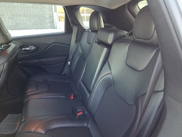 Used 2022 Jeep Cherokee Trailhawk AWD/4WD image 20