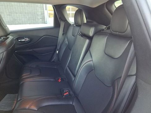 Used 2022 Jeep Cherokee Trailhawk AWD/4WD image 20