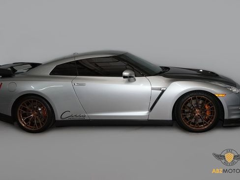 Used 2012 Nissan GT-R Black Edition image 4