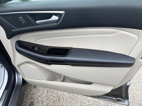 Used 2017 Ford Edge Titanium w/ Technology Package AWD/4WD image 21