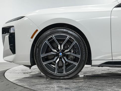 Used 2025 BMW 740i xDrive w/ Premium Package AWD/4WD image 3