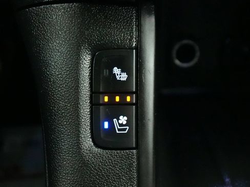 Used 2019 GMC Acadia Denali w/ Technology Package AWD/4WD image 39