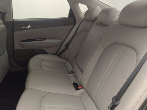 Used 2017 Kia Optima EX FWD image 18