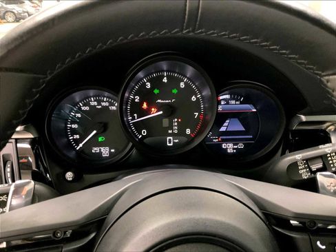 Certified 2023 Porsche Macan Turbo image 29