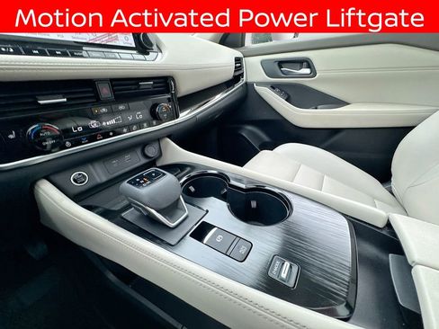 Used 2023 Nissan Rogue SL w/ SL Premium Package FWD image 17