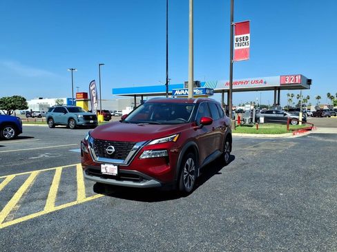 Used 2023 Nissan Rogue SV w/ SV Premium B Package FWD image 1