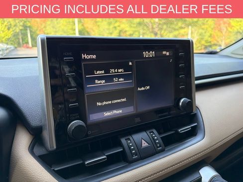 Used 2020 Toyota RAV4 XLE Premium FWD image 11