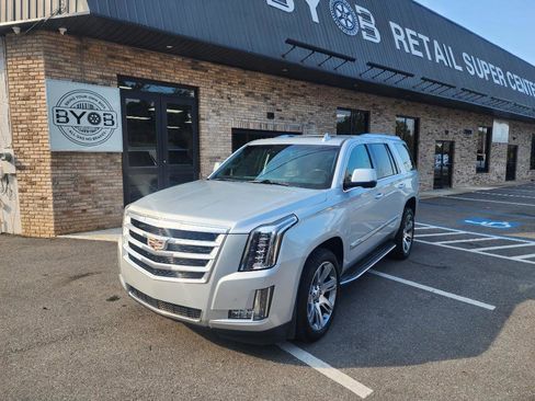 Used 2016 Cadillac Escalade Luxury image 1