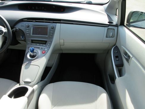 Used 2015 Toyota Prius Two image 16