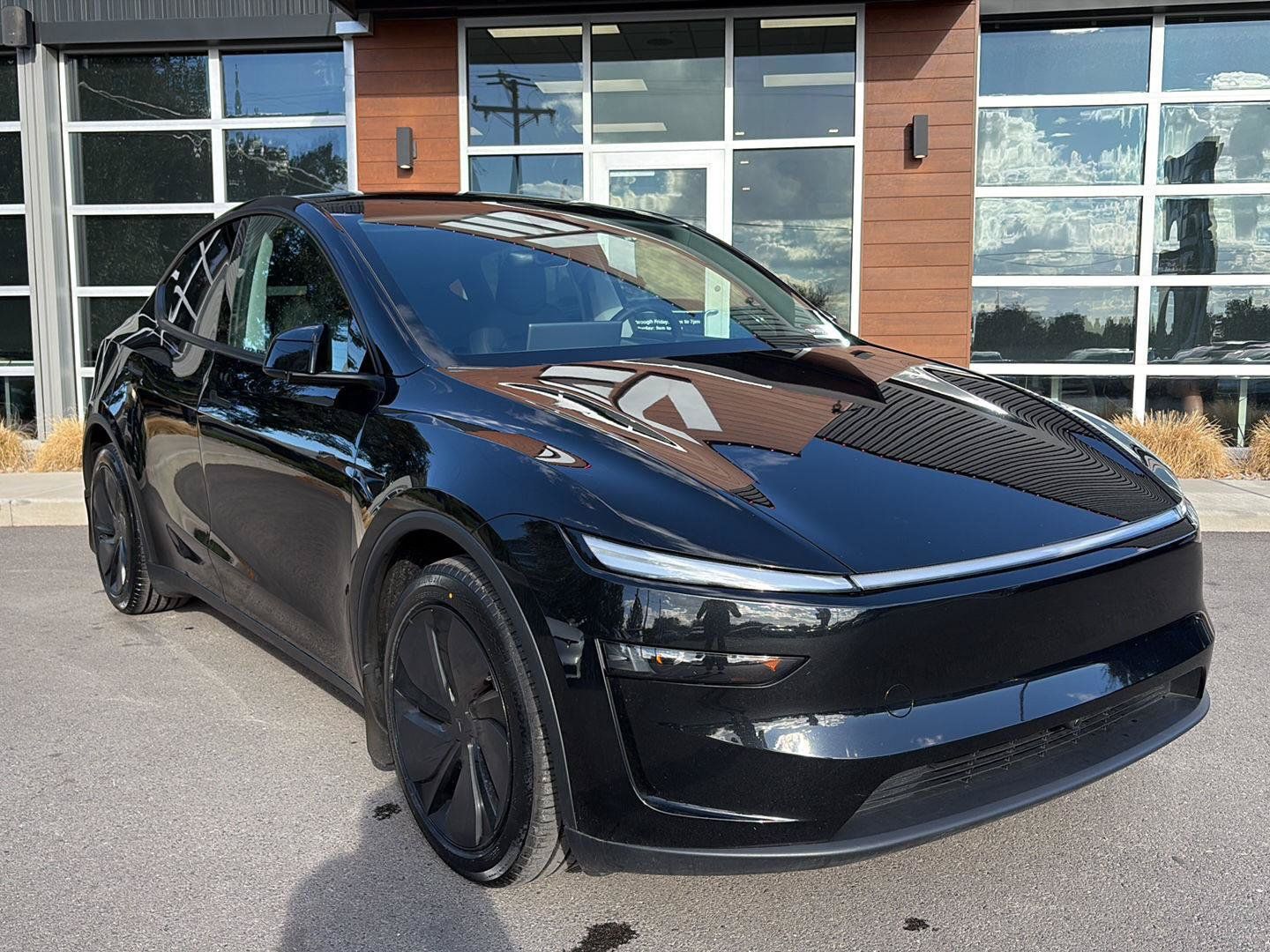 Used 2026 Tesla Model Y Long Range AWD/4WD image 2