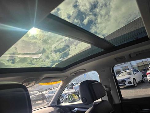 Used 2020 Audi Q5 e Premium Plus w/ Premium Plus Package image 21