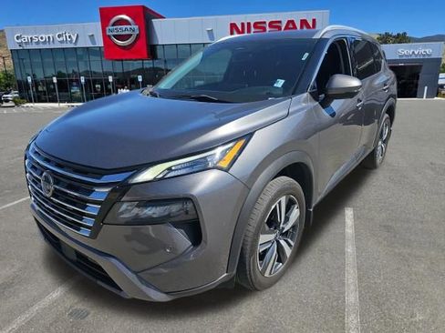 Used 2024 Nissan Rogue SL w/ SL Premium Package image 3