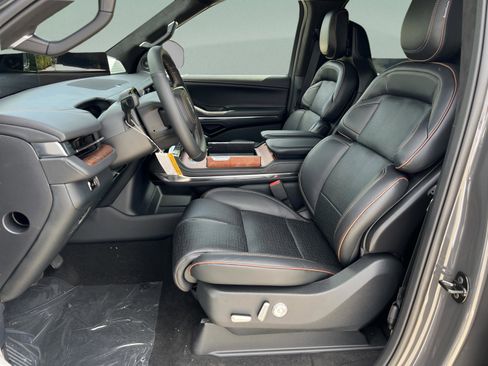 New 2026 Lincoln Navigator L Black Label AWD/4WD image 18