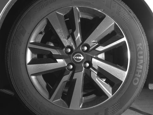 Used 2025 Nissan Versa SV FWD image 12