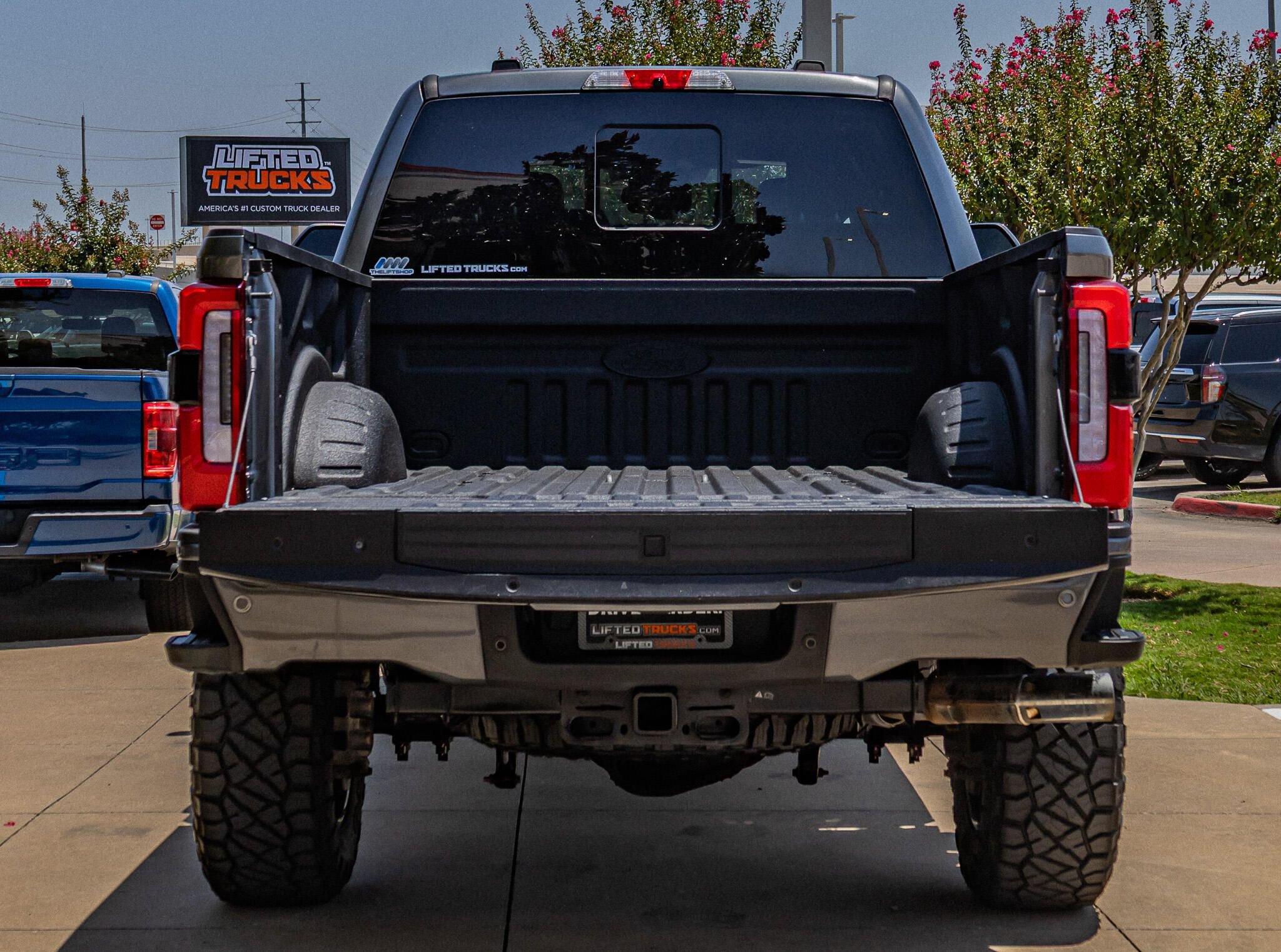 Used 2024 Ford F250 Platinum w/ Tremor Off-Road Package AWD/4WD image 9