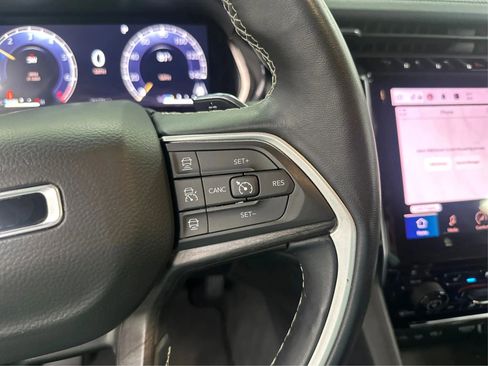 Used 2022 Jeep Grand Cherokee L Limited w/ Luxury Tech Group II image 32