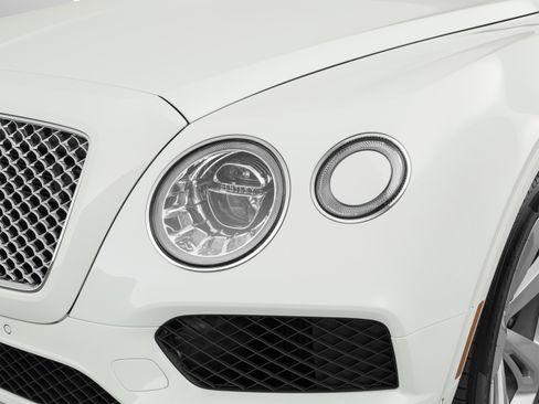 Used 2018 Bentley Bentayga AWD/4WD image 52