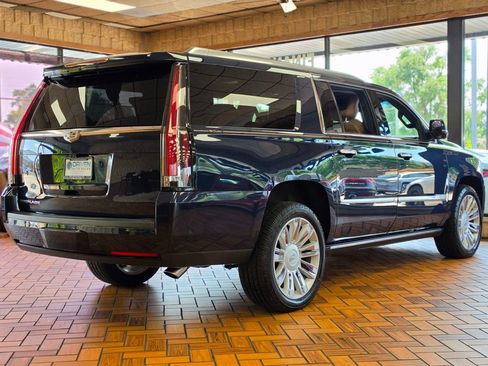 Used 2019 Cadillac Escalade ESV Platinum AWD/4WD image 8
