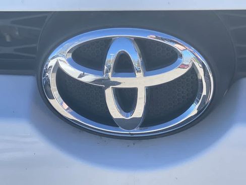 Used 2019 Toyota 4Runner SR5 AWD/4WD image 10