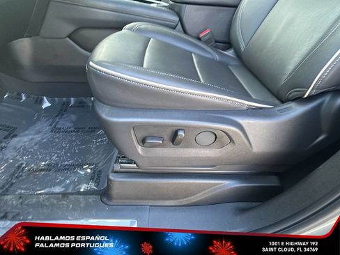 Used 2025 Chevrolet Suburban Premier RWD image 14