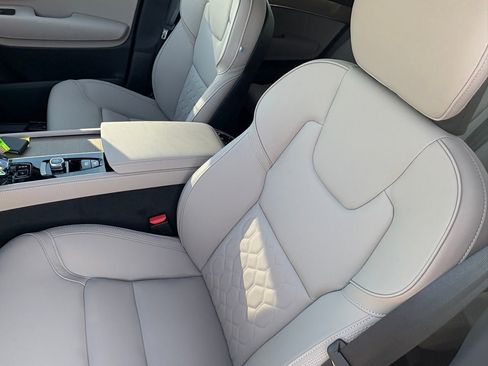 New 2026 Volvo XC90 B6 Plus w/ Protection Package Premier image 19