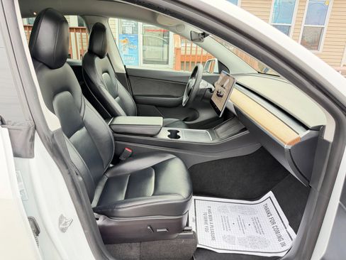 Used 2022 Tesla Model Y Long Range image 43