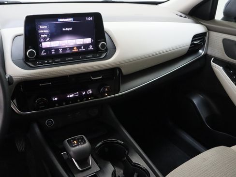 Used 2023 Nissan Rogue SV FWD image 16