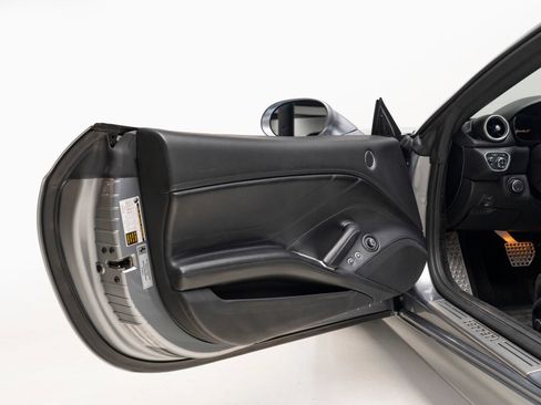 Used 2016 Ferrari California T RWD image 21