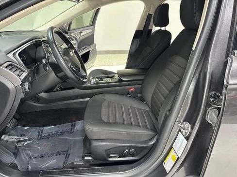 Used 2020 Ford Fusion SE FWD image 13