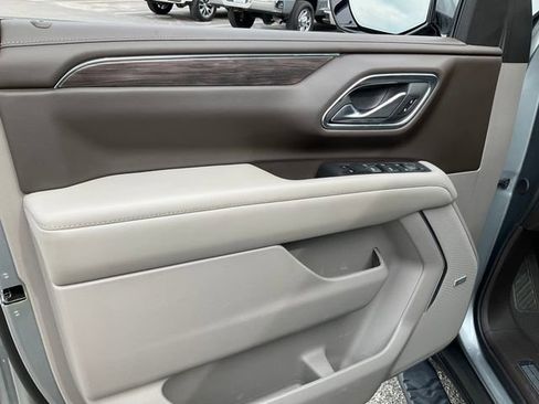 Used 2023 Chevrolet Tahoe Z71 w/ Luxury Package AWD/4WD image 7