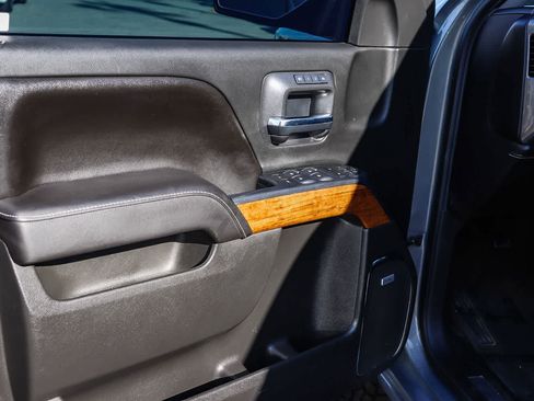 Used 2017 Chevrolet Silverado 1500 High Country image 21