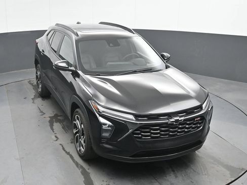 Used 2025 Chevrolet Trax RS w/ Sunroof Package FWD image 34