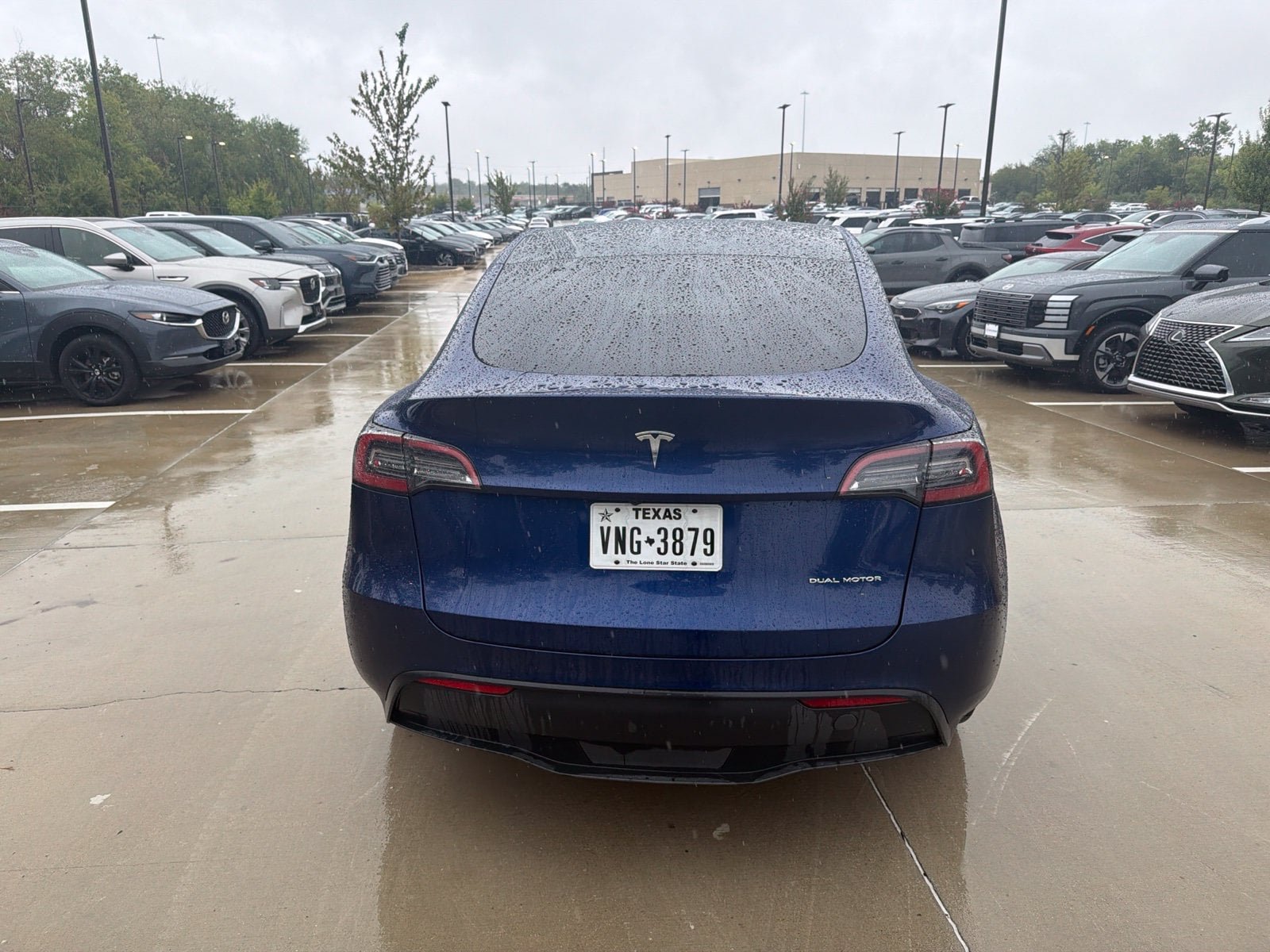 Used 2024 Tesla Model Y Long Range AWD/4WD image 4