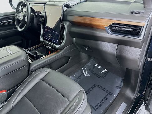 Used 2025 GMC Yukon Denali AWD/4WD image 40