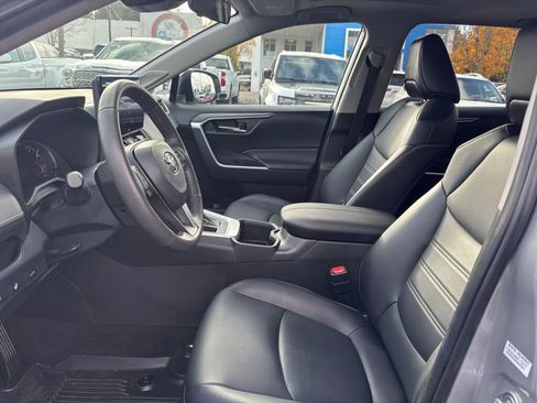 Used 2023 Toyota RAV4 XLE Premium image 14